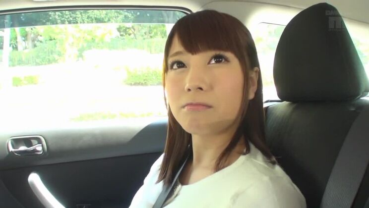 La più sexy troia giapponese Minami Hatsukawa in una fantastica scena di masturbazione lesbica JAV.