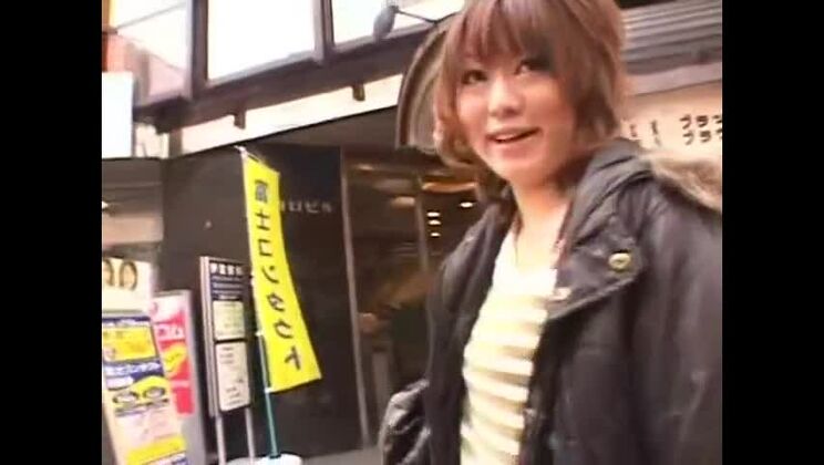 Ragazza giapponese esotica nel video JAV di gangbang più hot, anale/anale