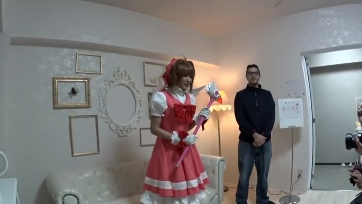 Una pazza prostituta giapponese in un incredibile video JAV con telecamera nascosta e voyeurismo.