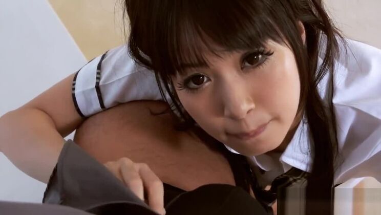 Adolescente asiatica apprezza il sesso orale profondo