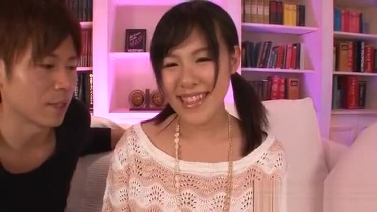 labbra della fica della puttana asiatica allungate