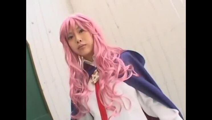 Incredibili prostitute giapponesi: Sae Takaoka, Yume Kimino e Hina Airi nella clip JAV "La fidanzata più sexy in calze".