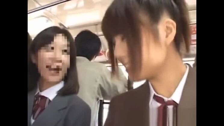 Una ragazza asiatica fa sesso in pubblico, parte 2