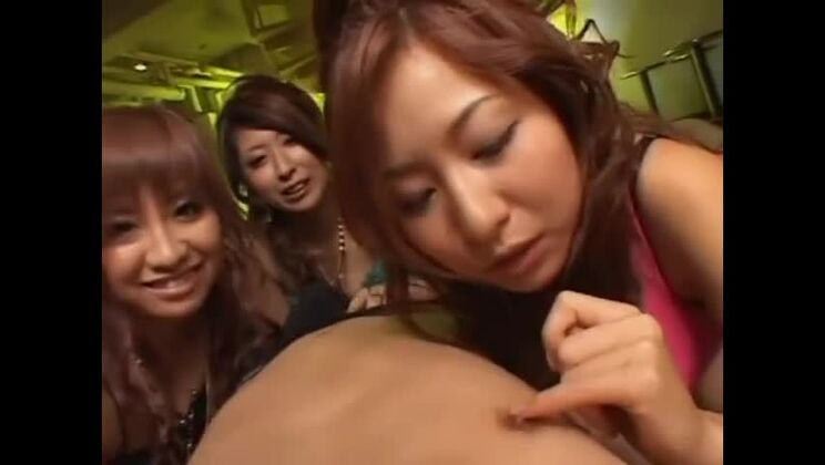 Le attività più hot della scena per adulti: leccare il culo, lo spettacolo più folle da guardare