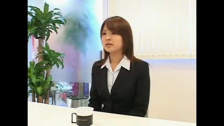 Modella giapponese esotica nell'ufficio più hot, scena di sesso orale JAV