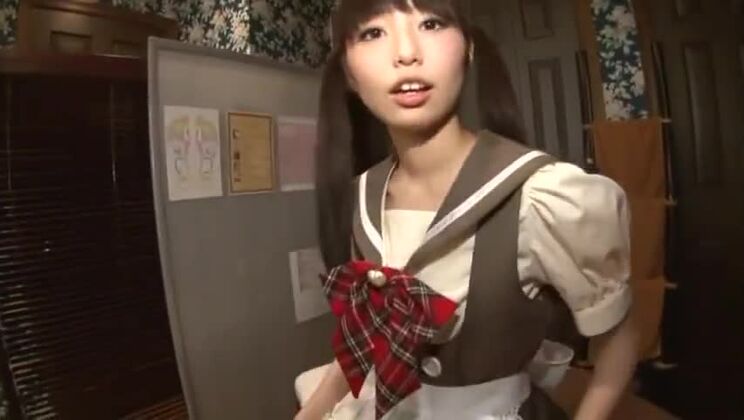 メイドリフレの店員さんがイヤらしい事いっぱいしちゃいました! みなみ