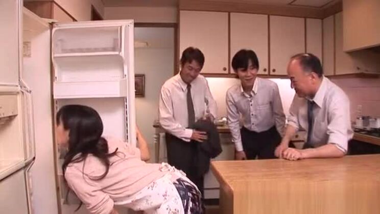 Gangbang esclusivo per una sexy asiatica