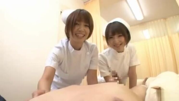 Infermiera sexy che scopa come una pazza