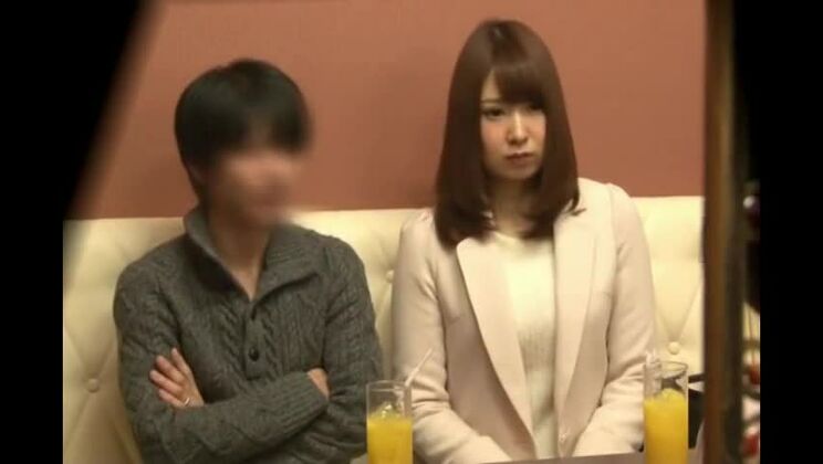 moglie giapponese viene scopata con un altro uomo davanti a suo marito