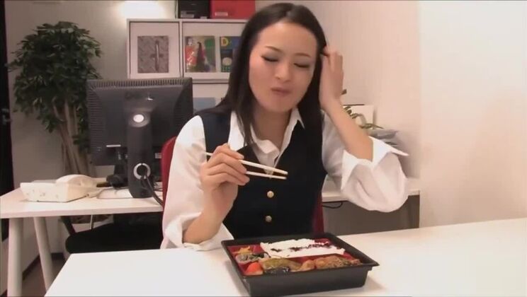 Impiegata giapponese succhia il cazzo del dipendente Parte 1 Candidporn.com