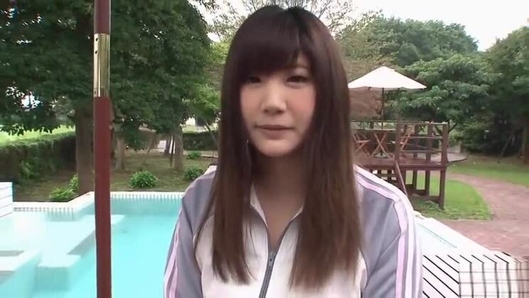 La seducente prostituta asiatica adolescente Natsu Hirasawa in un bellissimo video di sesso con dita.