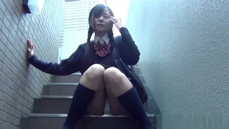 Adolescenti che mostrano le mutandine