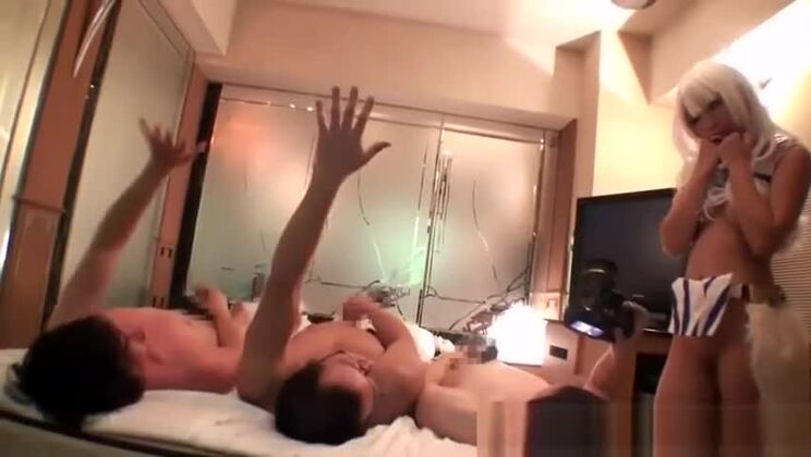 bionda asiatica unica