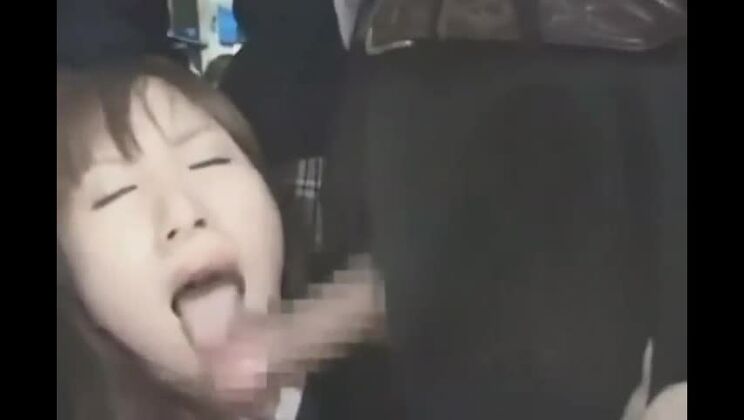 Masturbazione pubblica sull'autobus e lui eiacula su un passeggero!