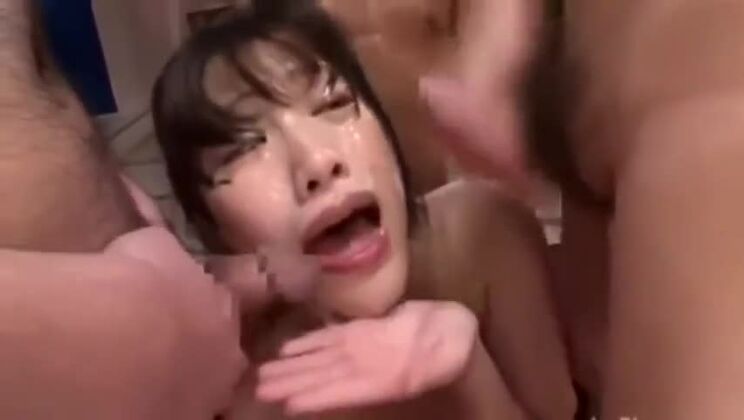 Ragazza giapponese riceve bukkake 6