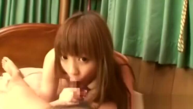 Una ragazza giapponese arrapata viene scopata