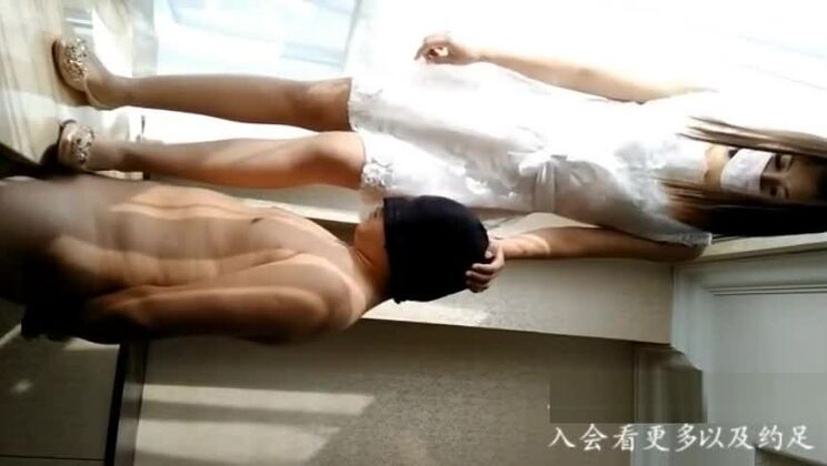 FOOTJOB CINESE学姐阳台丝袜踩JJ,射了好多