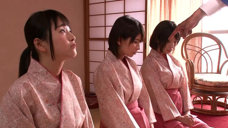 Ragazza giapponese esotica in un incredibile video JAV censurato con dita, clip universitaria