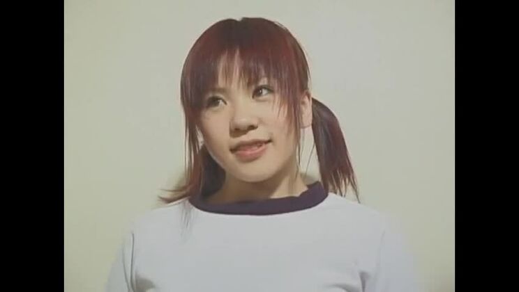 La splendida ragazza giapponese Yui Tomoe in una scena JAV bollente.