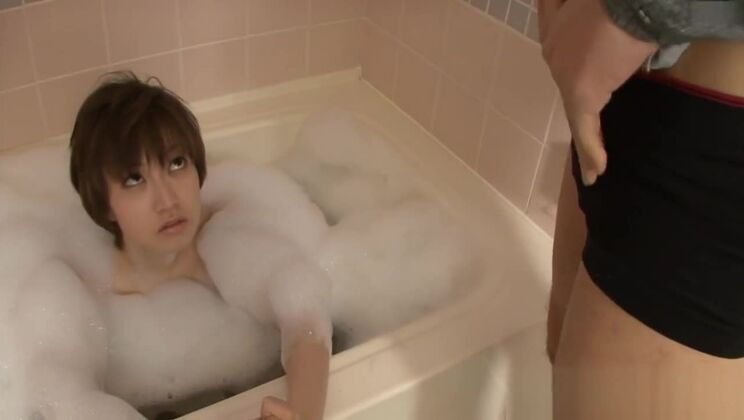 Sesso a tre asiatico birichino