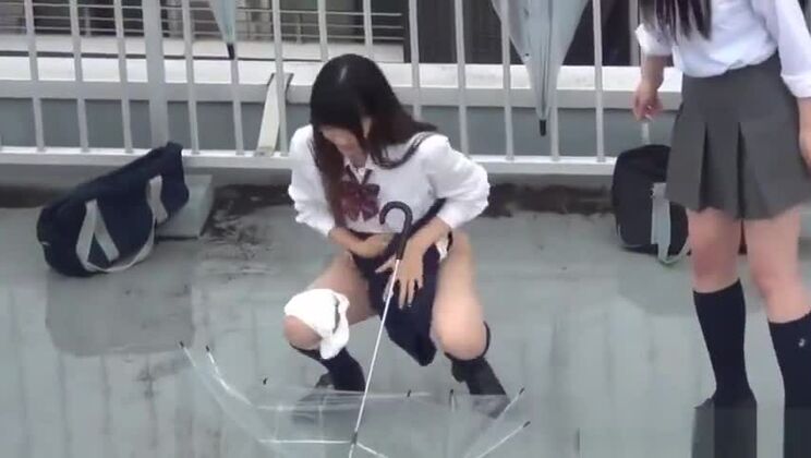 parco per urinare di adolescenti giapponesi