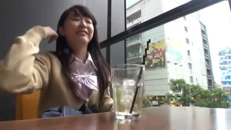 Ragazza giapponese scatenata in una scena JAV bollente, dai un'occhiata