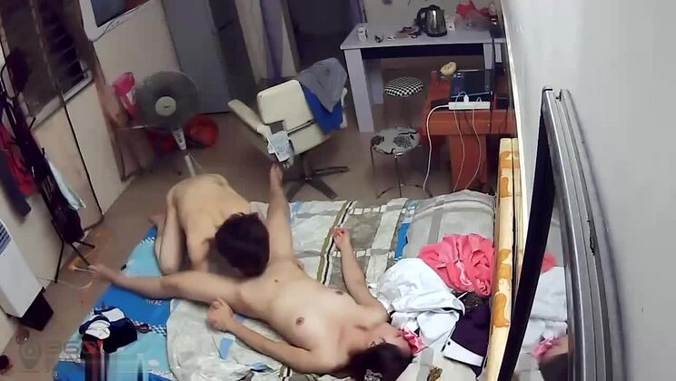 un marito fa sesso con sua moglie in casa