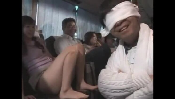 Le migliori ragazze giapponesi Miki Kanzaki, Chisato Shouda, Riri Kouda in un'eccitante scena di sesso di gruppo, clip JAV pubblica