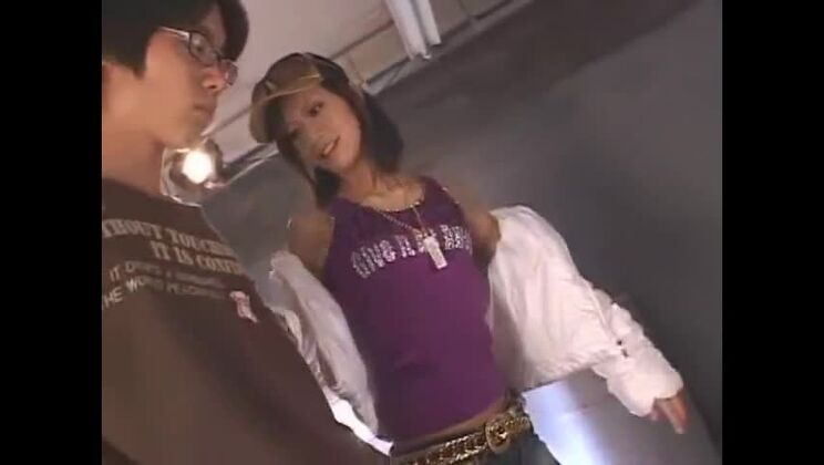 La migliore modella giapponese in un incredibile video JAV di feticismo e masturbazione.