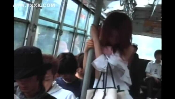 asiatico sull'autobus parte 2 non censurato