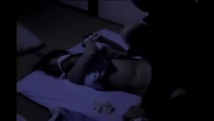 Ragazza asiatica giapponese formosa Bdsm