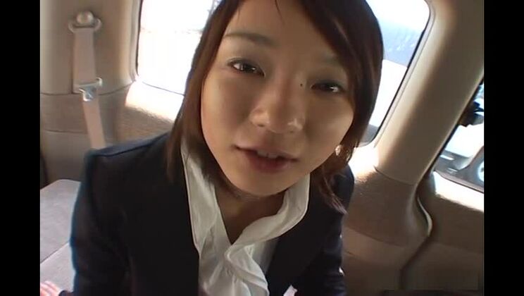 Ai Tohno entra in una macchina e fa sesso hardcore