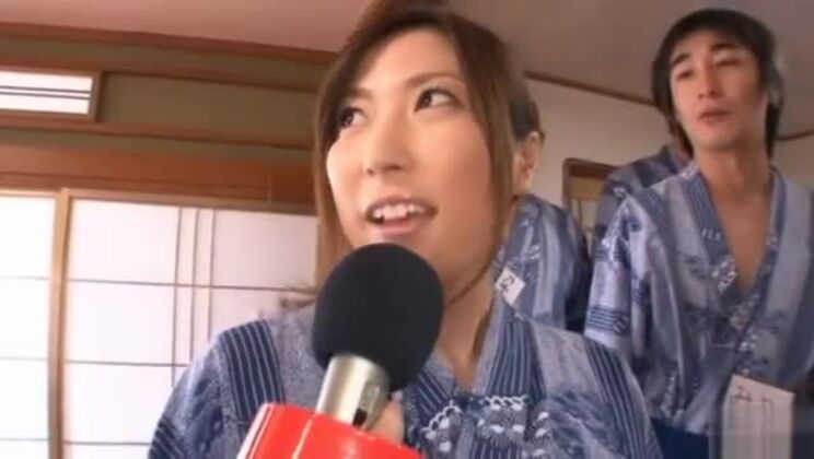 Mirei Yokoyama sceglie due ragazzi per succhiare e scopare le tette