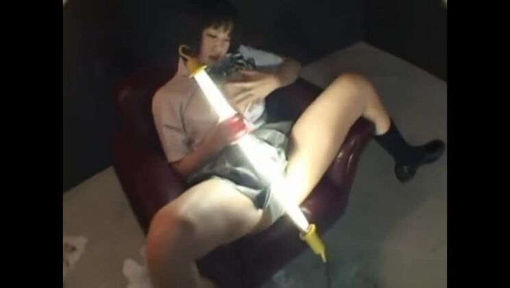 Hanabi Nanami, studentessa asiatica sexy in un gioco erotico