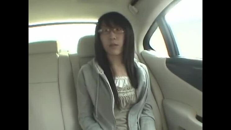 Ragazza giapponese arrapata nel film JAV Crazy Small Tits