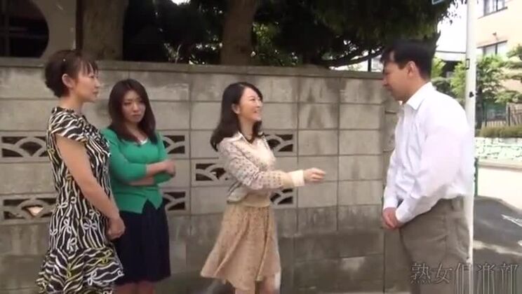 masturbazione manuale di una milf giapponese senza censure