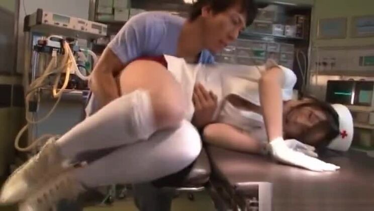 Emi Harukaze, una graziosa infermiera asiatica, si gode la parte 1