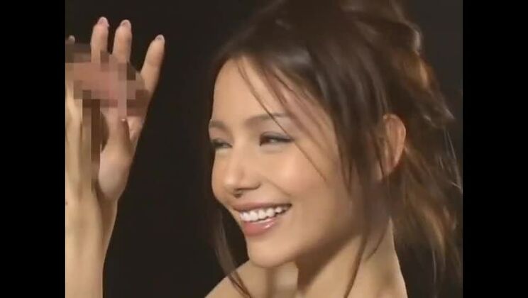 La migliore ragazza giapponese Tina Yuzuki in Horny Handjobs, Blowjob/Fera scena JAV