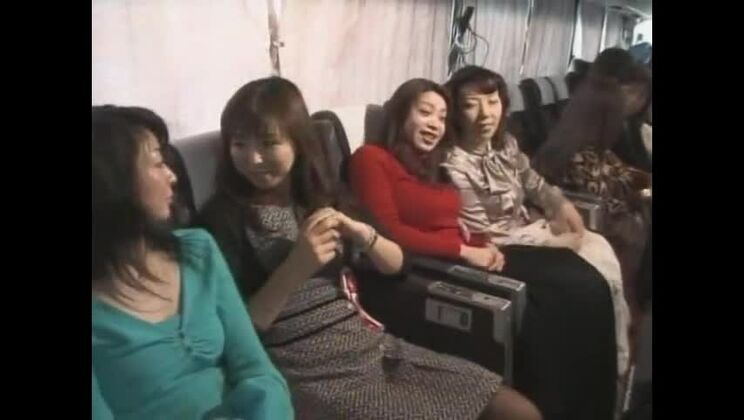 Incredibile modella giapponese Miki Kanzaki, Riri Kouda, Chisato Shouda nella clip JAV delle coppie più calde