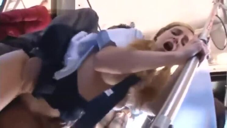 che si palpeggiano sull'autobus