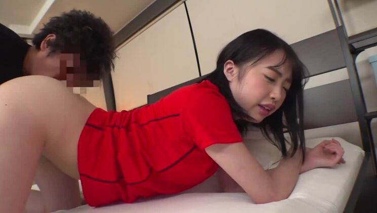 Video amatoriale XXX di una sexy asiatica con seni sodi.