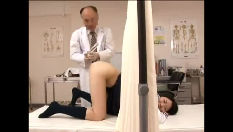 La nuovissima ragazza giapponese in una scena JAV esclusiva con seni piccoli, solo per te.