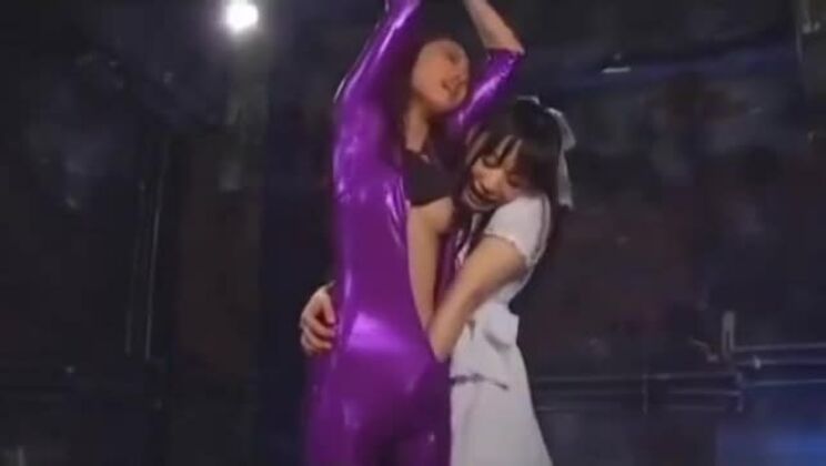 Lesbica bendata e legata