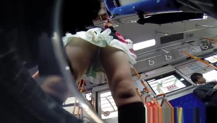 Spycam asiatica dita sull'autobus