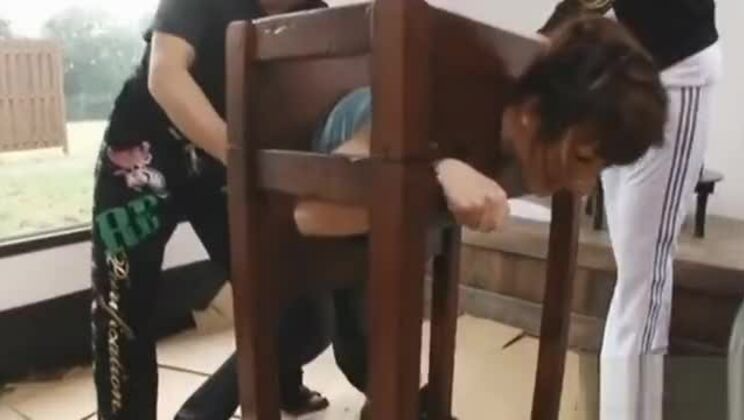 Punizione con bondage per ragazze sexy