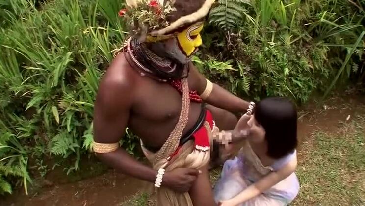 L'incredibile prostituta orientale adolescente Kanon Tachibana porta un ragazzo all'eiaculazione fuori casa