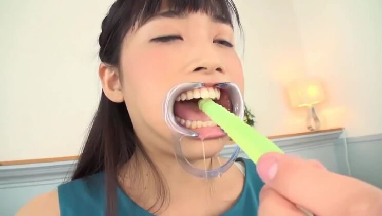 Film porno pazzesco con una brunetta, dai un'occhiata