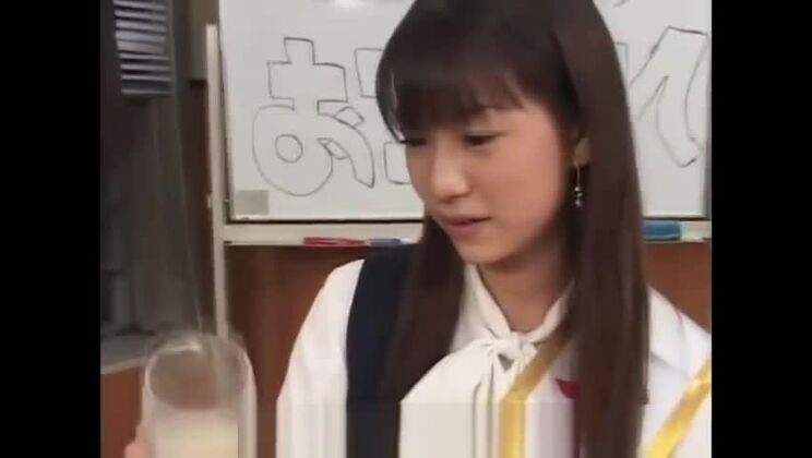 Puttana asiatica amante del bukkake e dello sperma