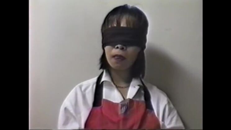 Penso che una donna sposata lecchi un uovo