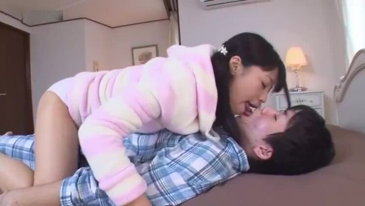 Baci e leccate di studentesse ARMG-198